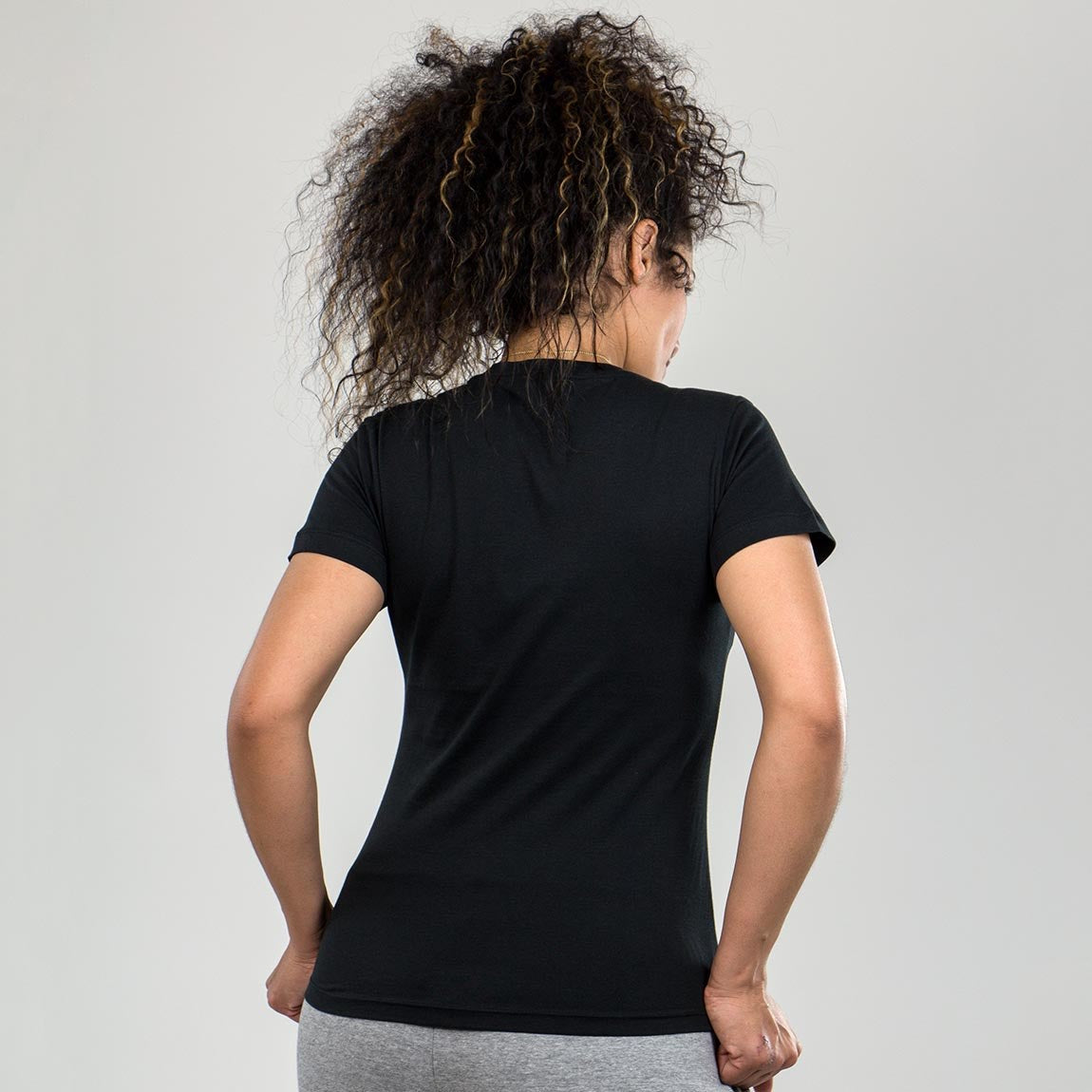 PONY MUJER CAMISETA CREW NECK NEGRO